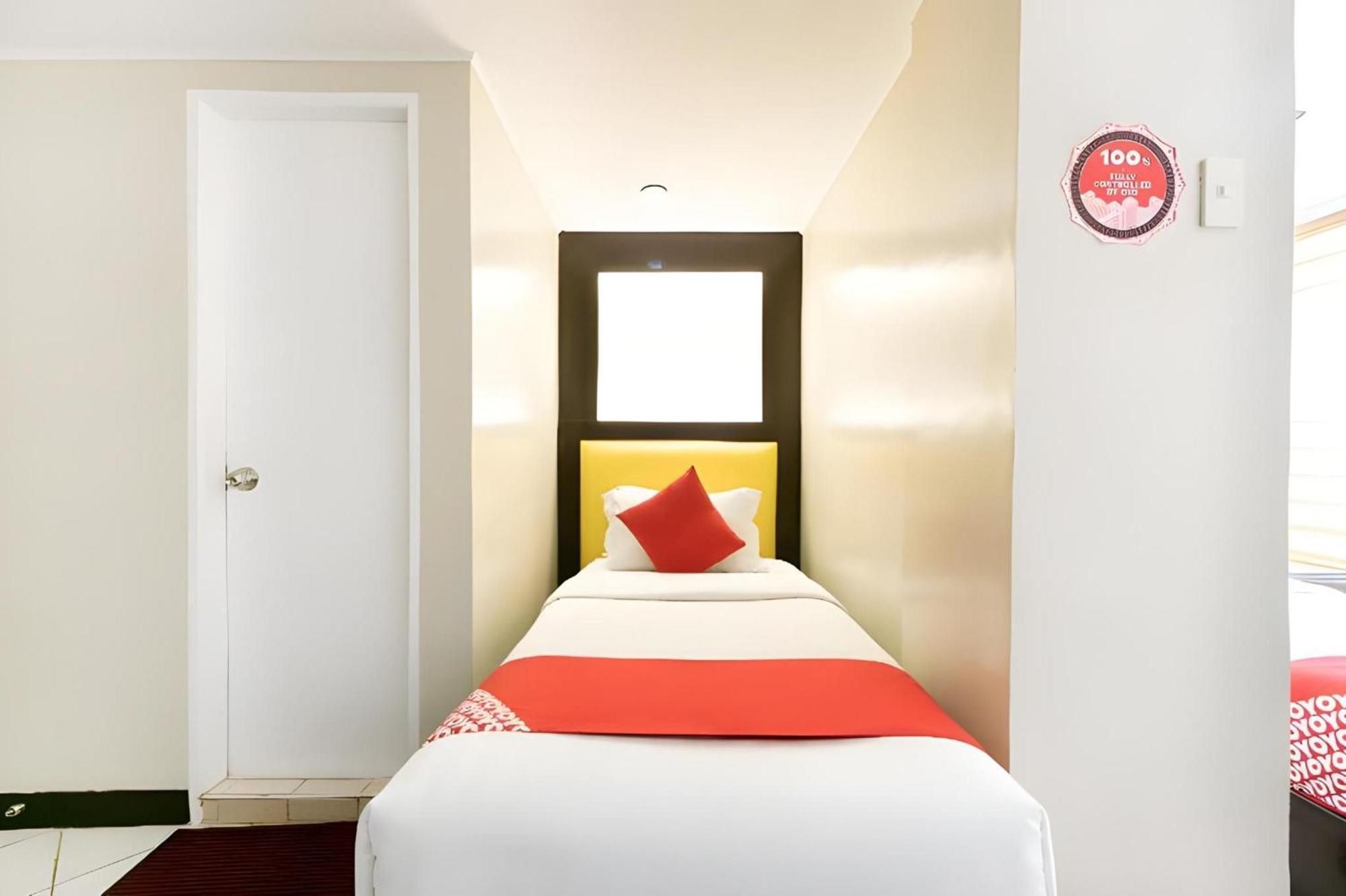 Oyo 115 Northridge Mansions Hotell Quezon City Exteriör bild