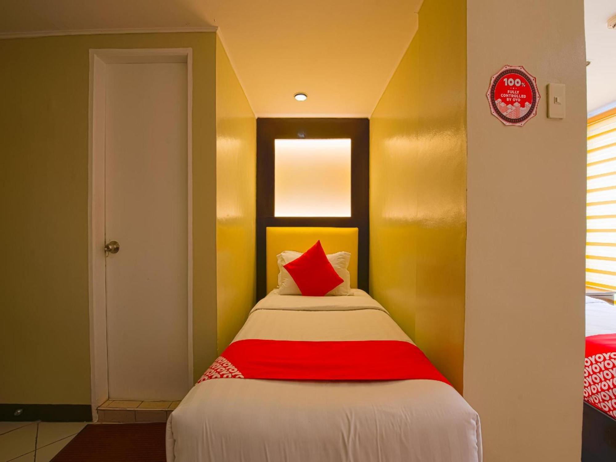 Oyo 115 Northridge Mansions Hotell Quezon City Exteriör bild