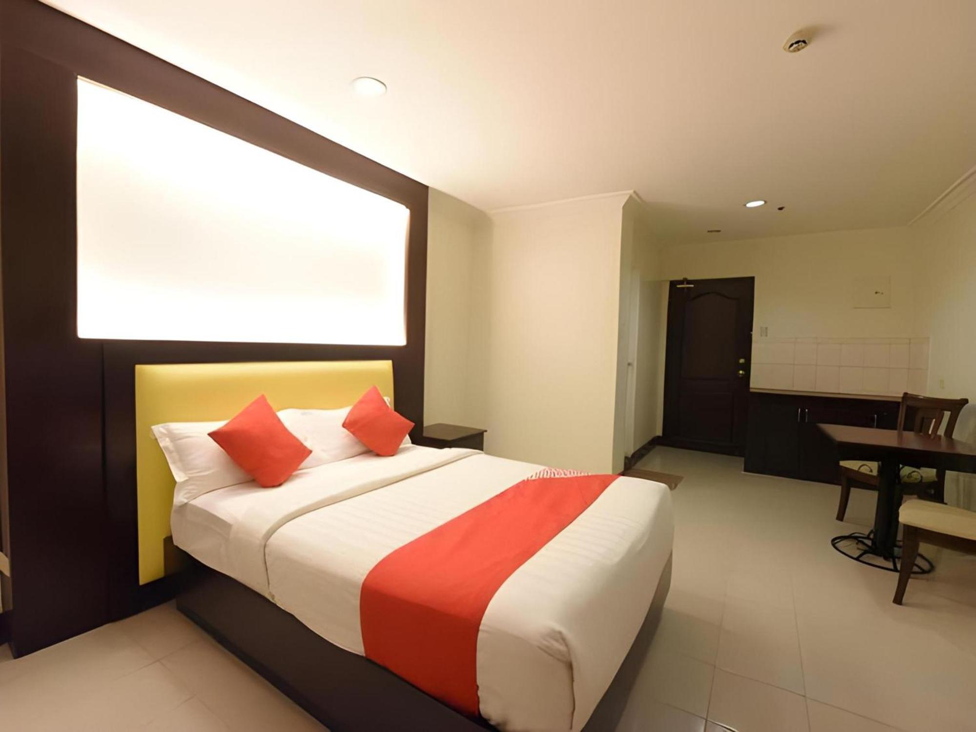 Oyo 115 Northridge Mansions Hotell Quezon City Exteriör bild