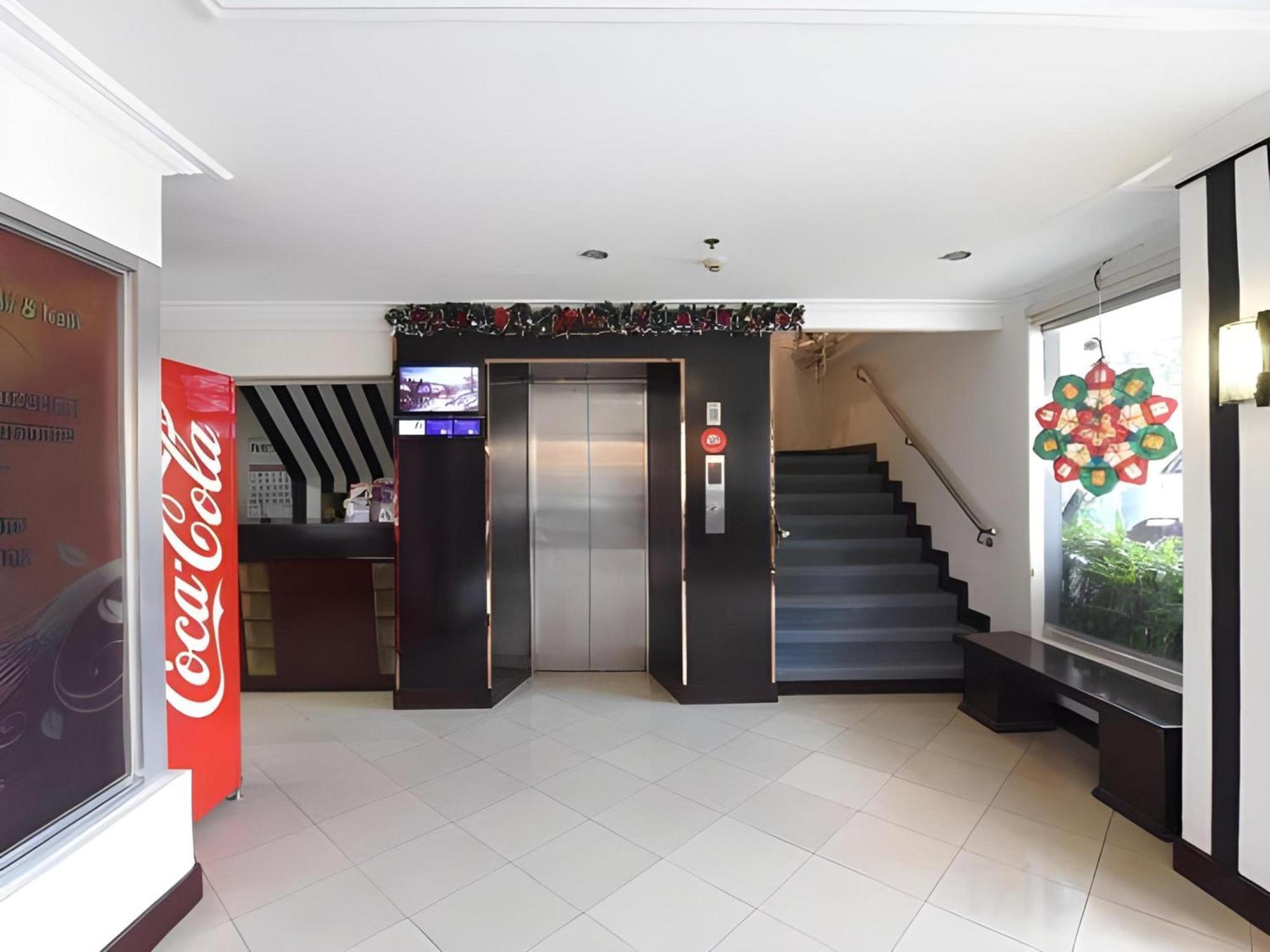 Oyo 115 Northridge Mansions Hotell Quezon City Exteriör bild